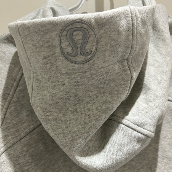 ⭐️Lululemon Scuba Full Zip Cropped Hoodie Heathered Grey Size 6⭐️ - Picture 9 of 12